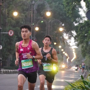 Race photo from BAUR RUN 2025