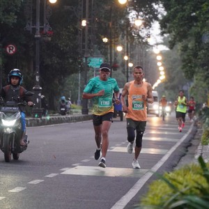 Race photo from BAUR RUN 2025