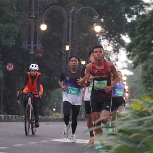Race photo from BAUR RUN 2025