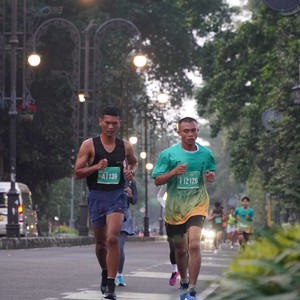 Race photo from BAUR RUN 2025
