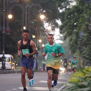 Race photo from BAUR RUN 2025