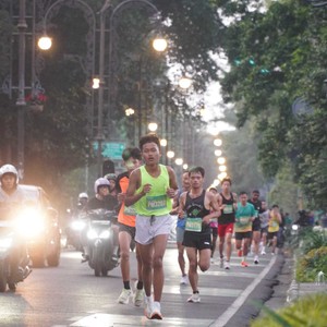Race photo from BAUR RUN 2025