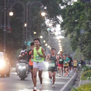 Race photo from BAUR RUN 2025