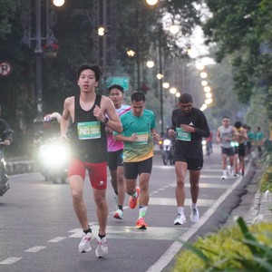 Race photo from BAUR RUN 2025