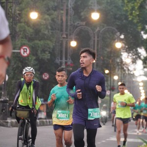 Race photo from BAUR RUN 2025