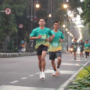 Race photo from BAUR RUN 2025