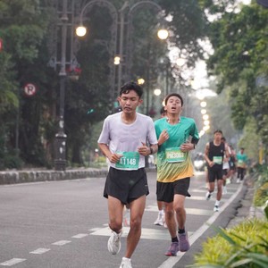 Race photo from BAUR RUN 2025