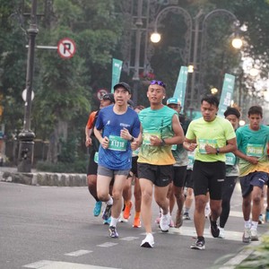 Race photo from BAUR RUN 2025