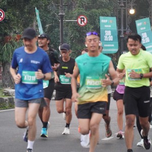 Race photo from BAUR RUN 2025
