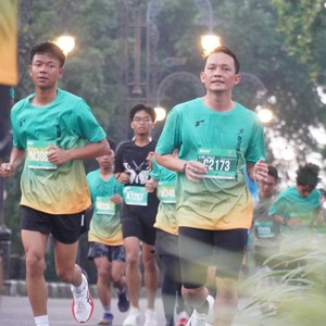Race photo from BAUR RUN 2025
