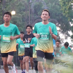 Race photo from BAUR RUN 2025