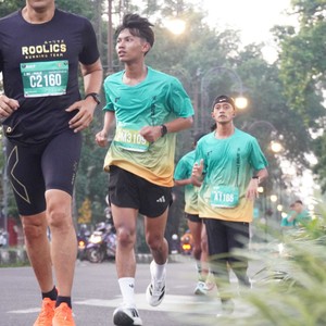 Race photo from BAUR RUN 2025