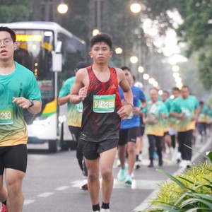 Race photo from BAUR RUN 2025
