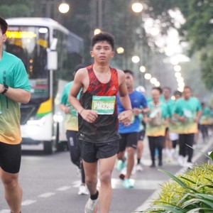 Race photo from BAUR RUN 2025