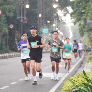 Race photo from BAUR RUN 2025