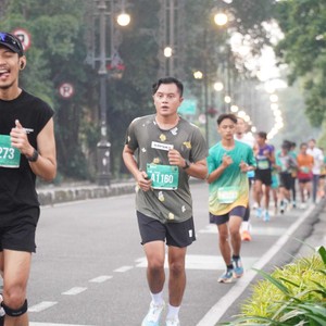 Race photo from BAUR RUN 2025