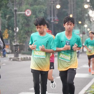 Race photo from BAUR RUN 2025