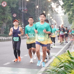 Race photo from BAUR RUN 2025
