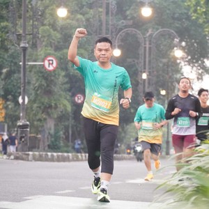 Race photo from BAUR RUN 2025