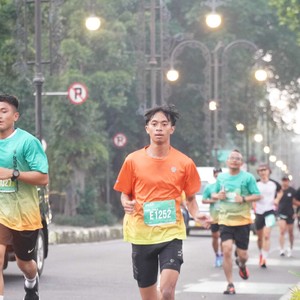 Race photo from BAUR RUN 2025