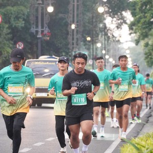 Race photo from BAUR RUN 2025