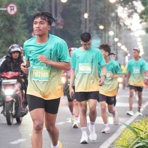 Race photo from BAUR RUN 2025