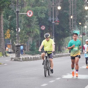 Race photo from BAUR RUN 2025