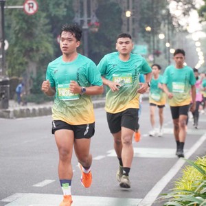 Race photo from BAUR RUN 2025