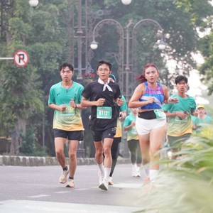 Race photo from BAUR RUN 2025