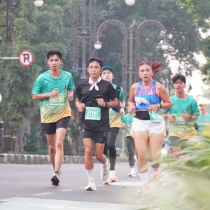 Race photo from BAUR RUN 2025