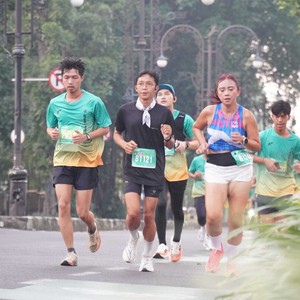 Race photo from BAUR RUN 2025