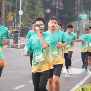 Race photo from BAUR RUN 2025