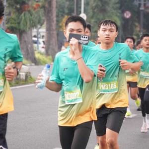 Race photo from BAUR RUN 2025