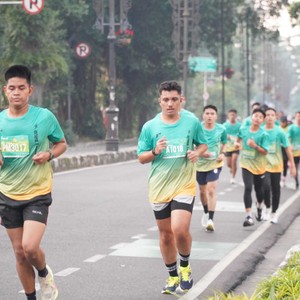 Race photo from BAUR RUN 2025