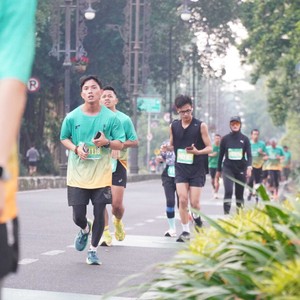 Race photo from BAUR RUN 2025