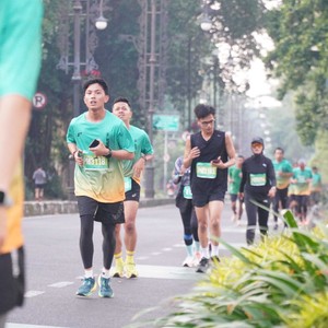 Race photo from BAUR RUN 2025