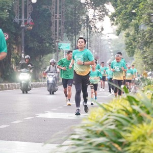 Race photo from BAUR RUN 2025