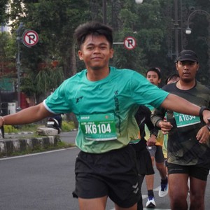 Race photo from BAUR RUN 2025