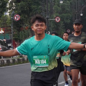 Race photo from BAUR RUN 2025