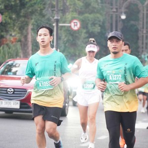 Race photo from BAUR RUN 2025