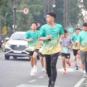 Race photo from BAUR RUN 2025
