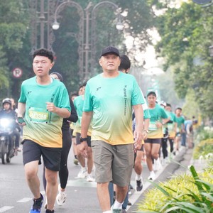 Race photo from BAUR RUN 2025