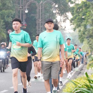 Race photo from BAUR RUN 2025