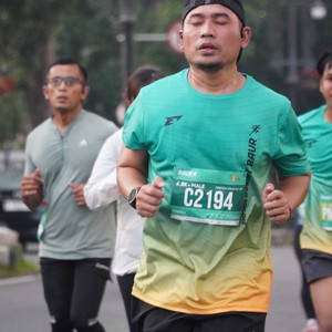 Race photo from BAUR RUN 2025