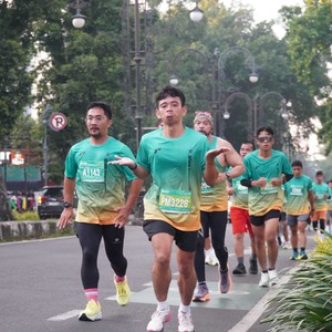 Race photo from BAUR RUN 2025