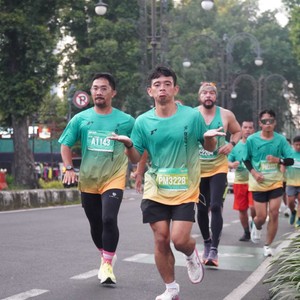 Race photo from BAUR RUN 2025