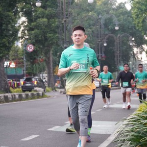 Race photo from BAUR RUN 2025