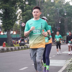 Race photo from BAUR RUN 2025