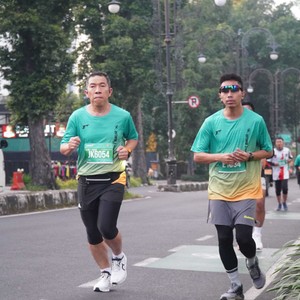 Race photo from BAUR RUN 2025