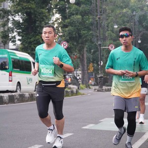 Race photo from BAUR RUN 2025